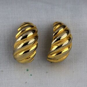 Vintage Two-Tone Ribbed Hoop Earrings – Gold & Silver Tone